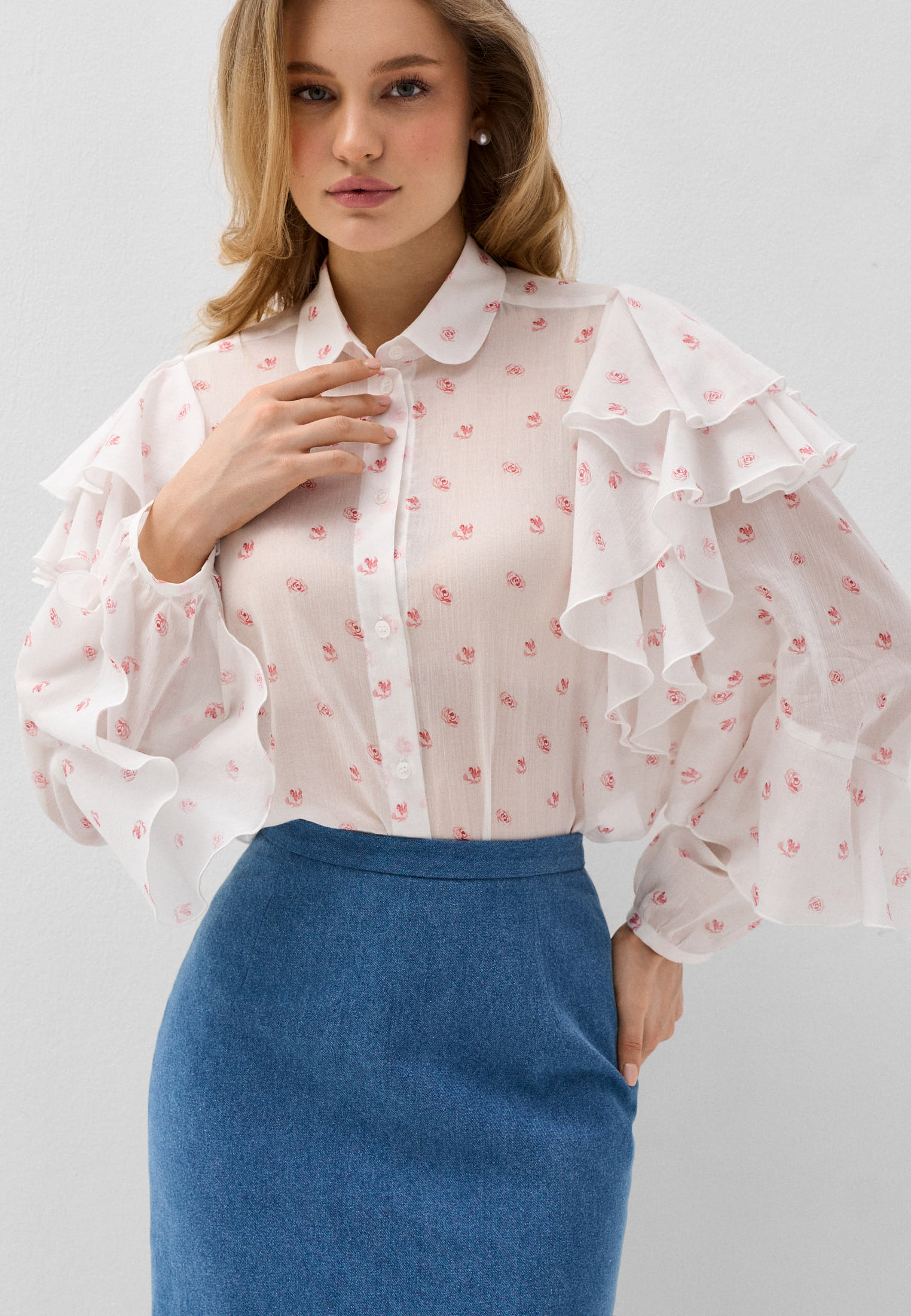 Блуза с воланами на рукавах