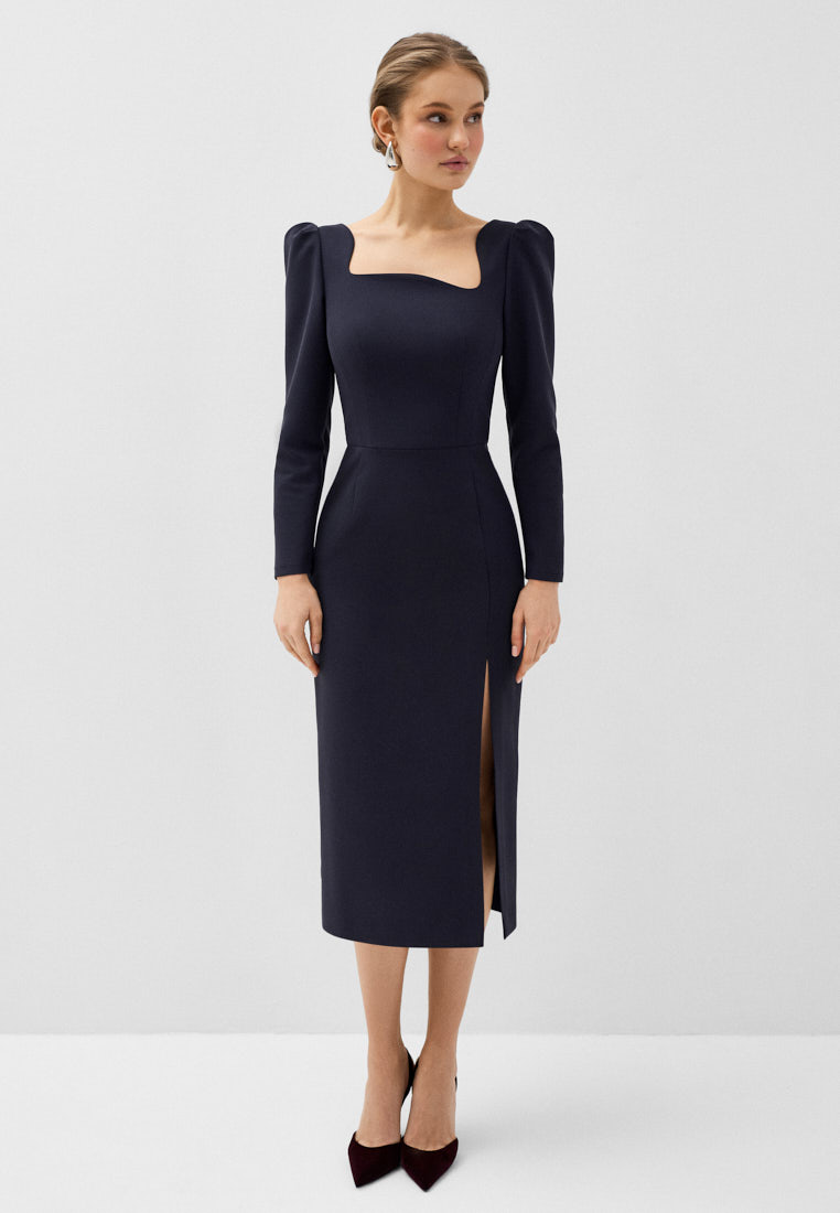 Платье с ассиметричным вырезом