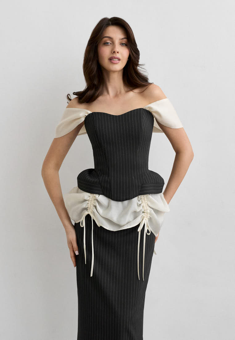 Корсетный топ с объемными бедрами