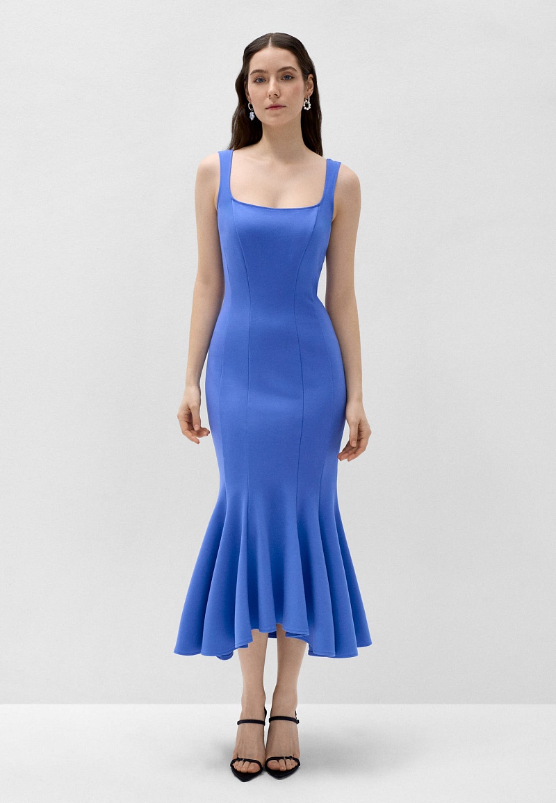 Силуэтное платье из трикотажа